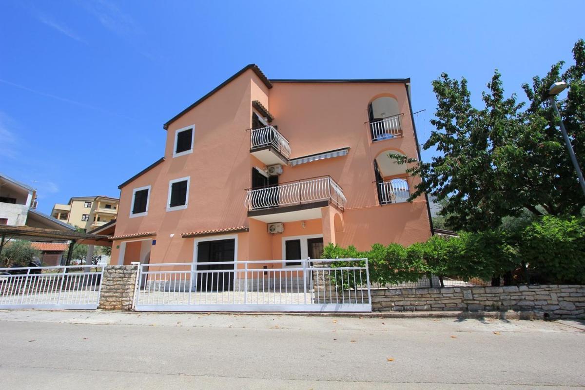 Apartments Susy Pula Exterior photo