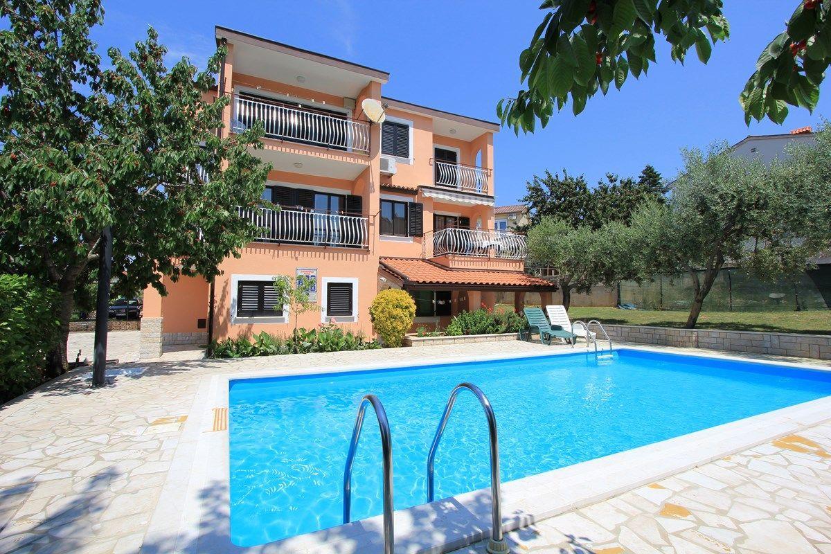 Apartments Susy Pula Exterior photo